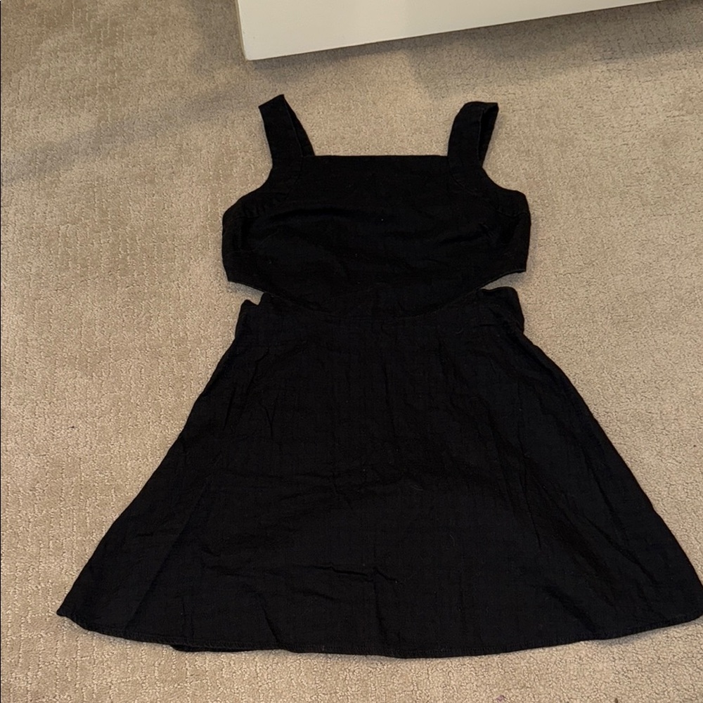 Black Sleeveless Dress